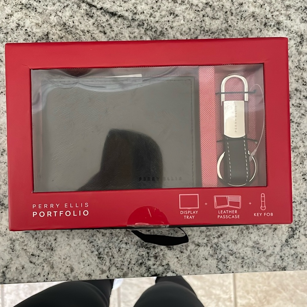 Perry Ellis Wallet + Key Chain l NWT